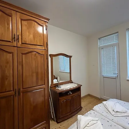 شقة лоринна