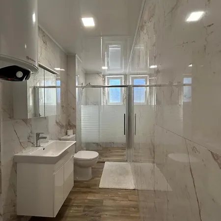 лоринна تريفنا