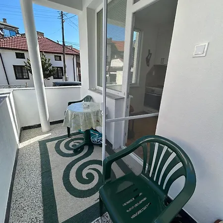 лоринна شقة تريفنا