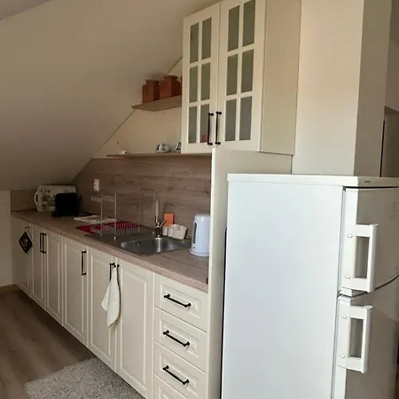 شقة лоринна