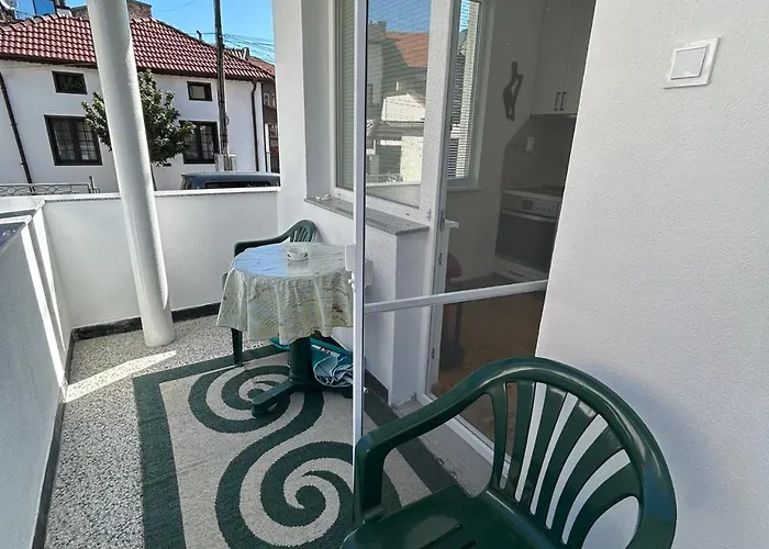 лоринна Lägenhet Trjavna